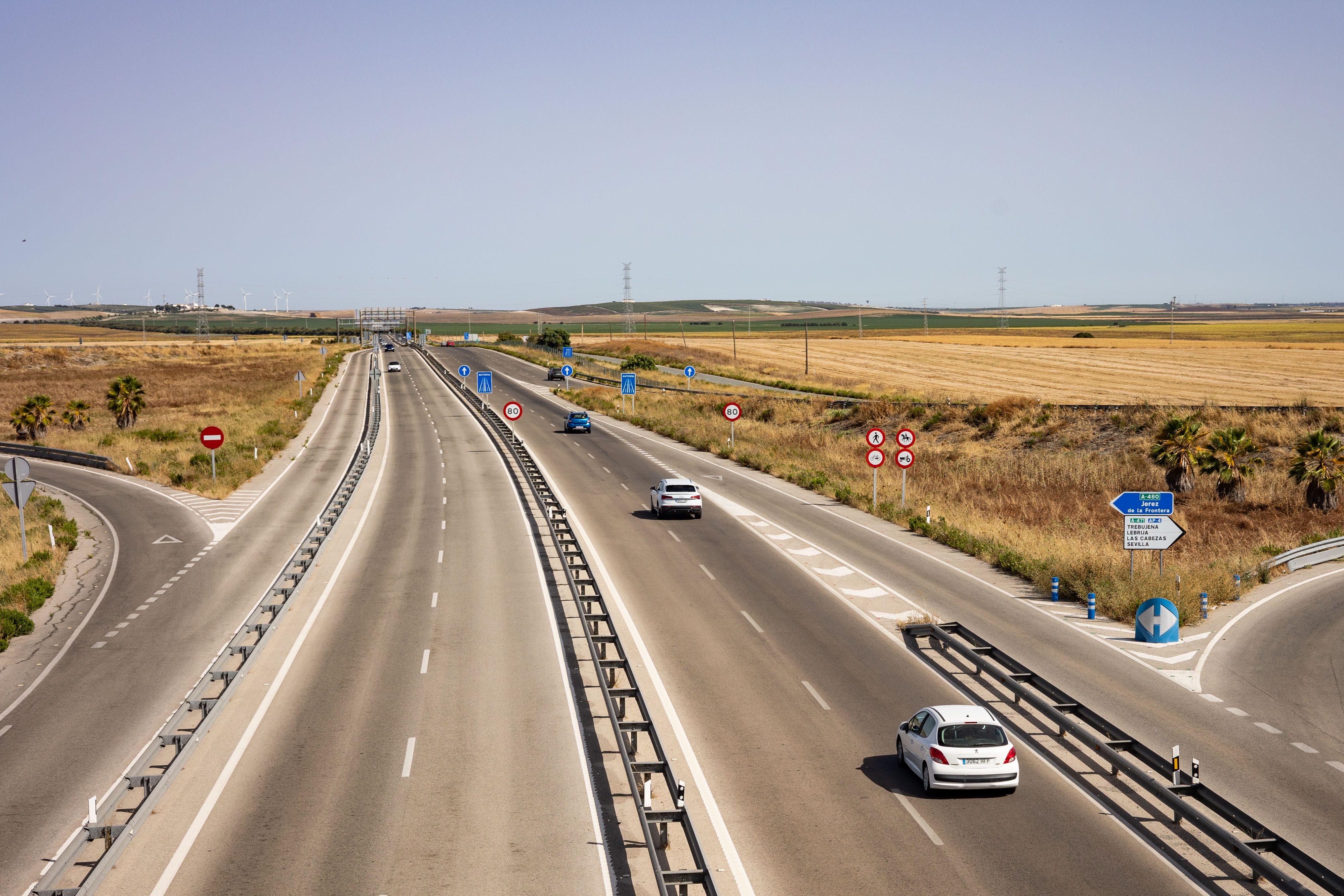La 'carretera de la playa', la A-471, que conecta Sevilla con la Costa Noroeste.