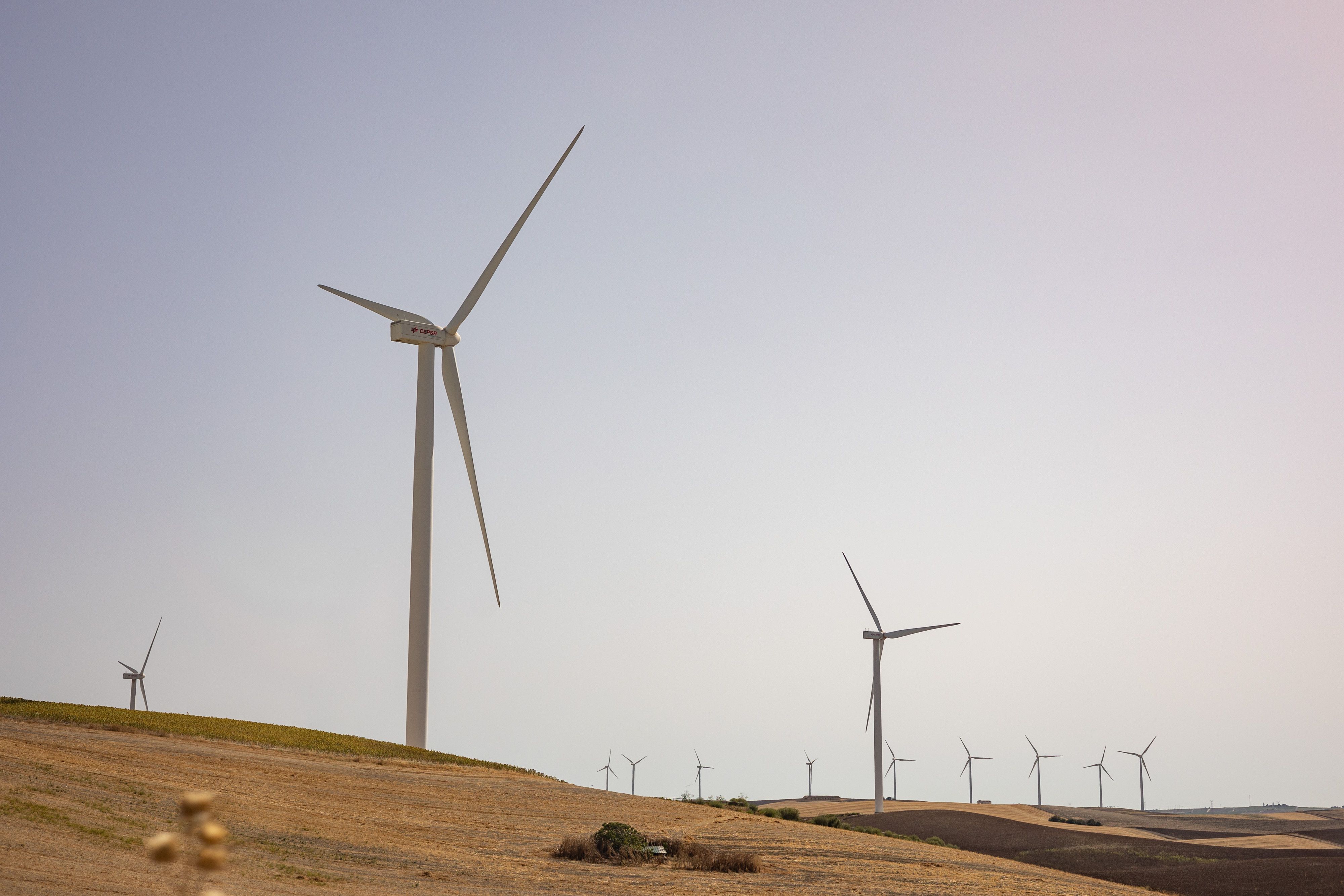Aerogeneradores en una imagen de archivo. Aerogeneradores en una imagen de archivo.