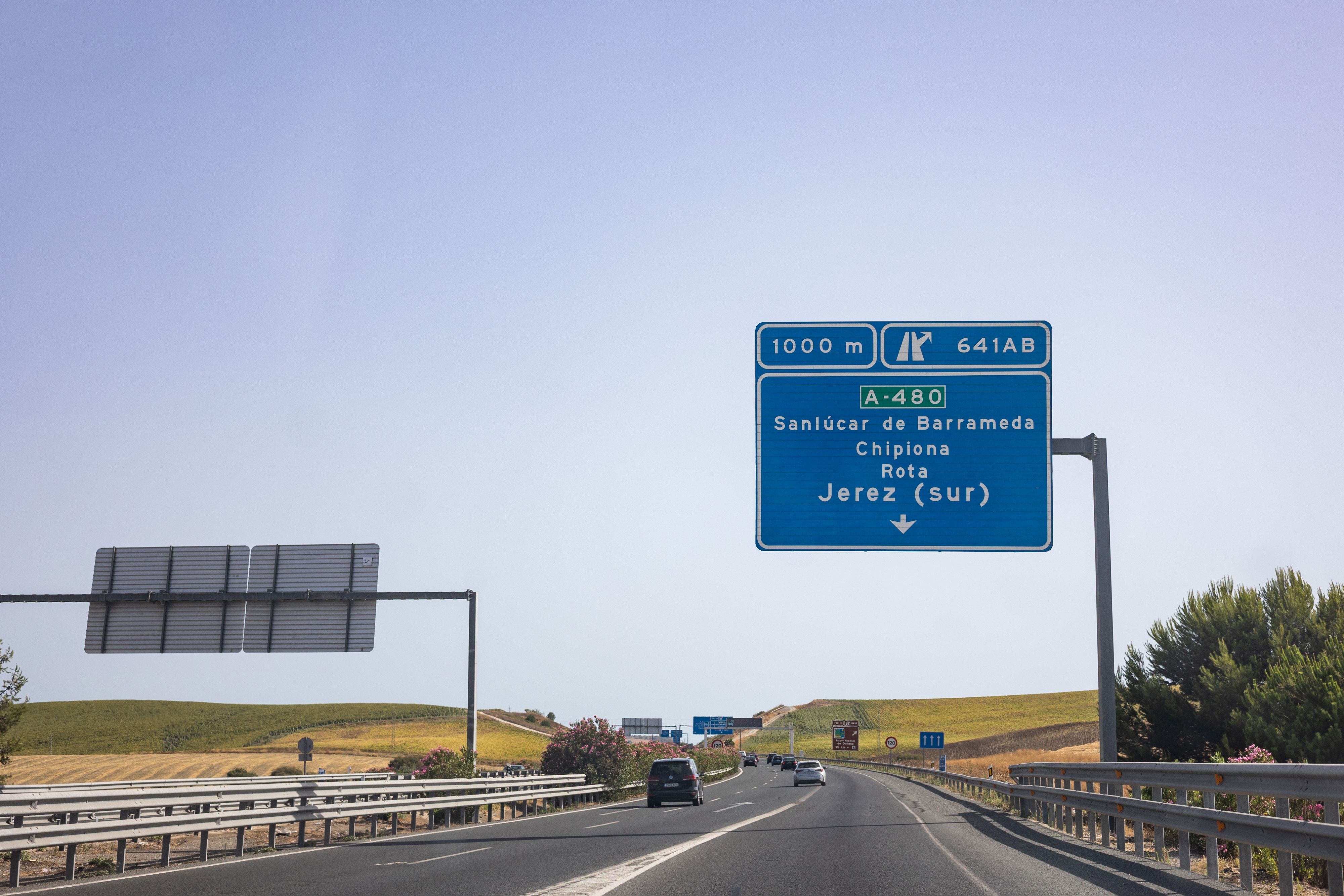 La carretera que une Sanlúcar con Las Cabezas.