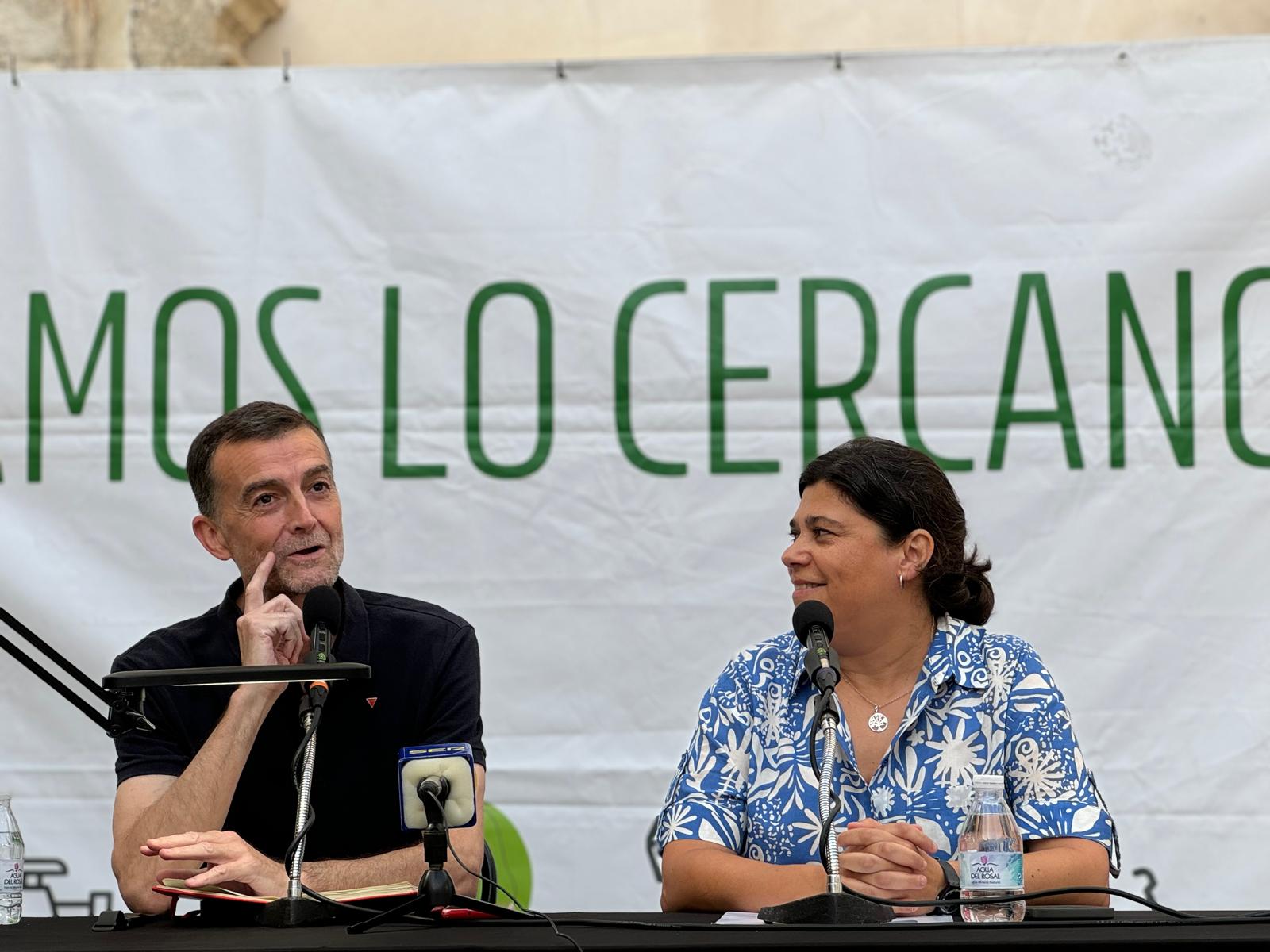 Antonio Maíllo junto a Carmen Álvarez.