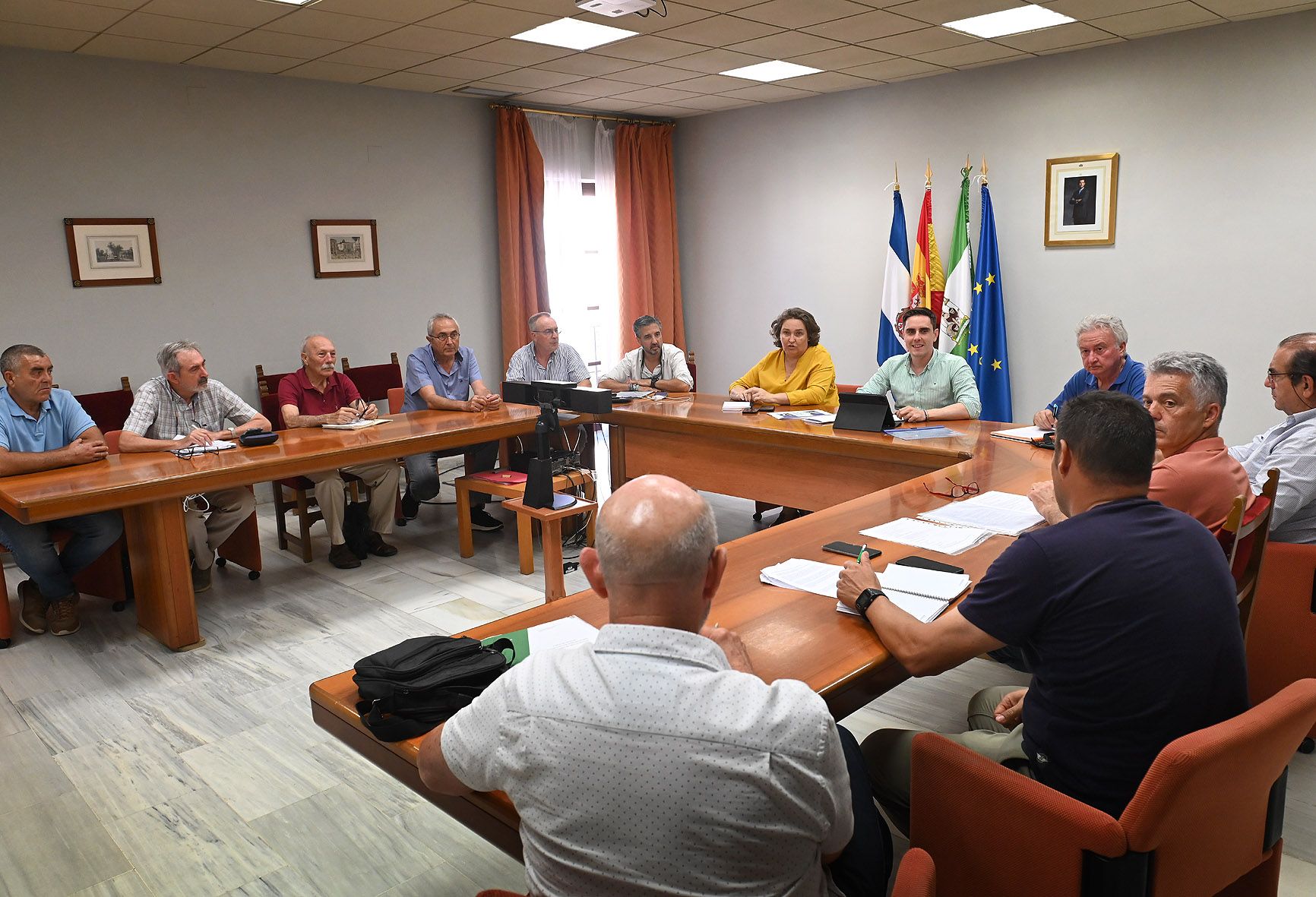 El gobierno local en la reunión con colectivos ecologistas.