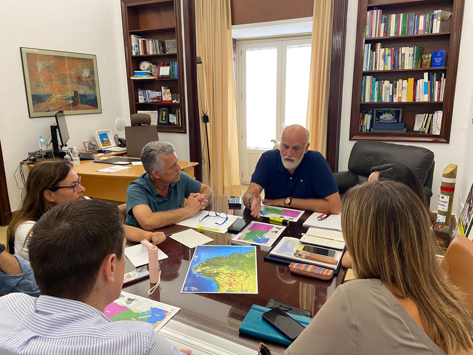 Un momento de la reunión mantenida entre Javier Vidal y Jaime Espinar.