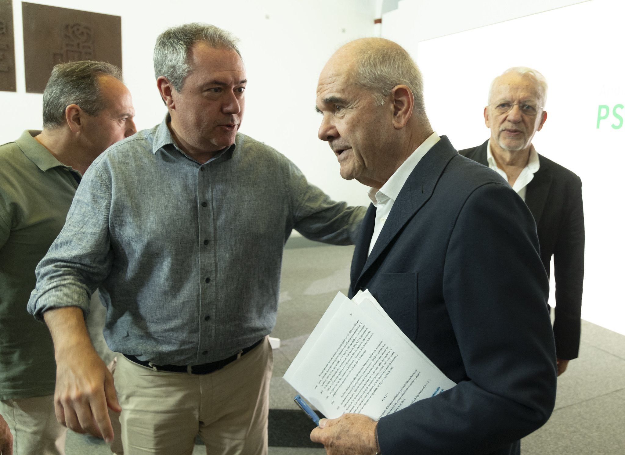 Juan Espadas junto a Manuel Chaves.