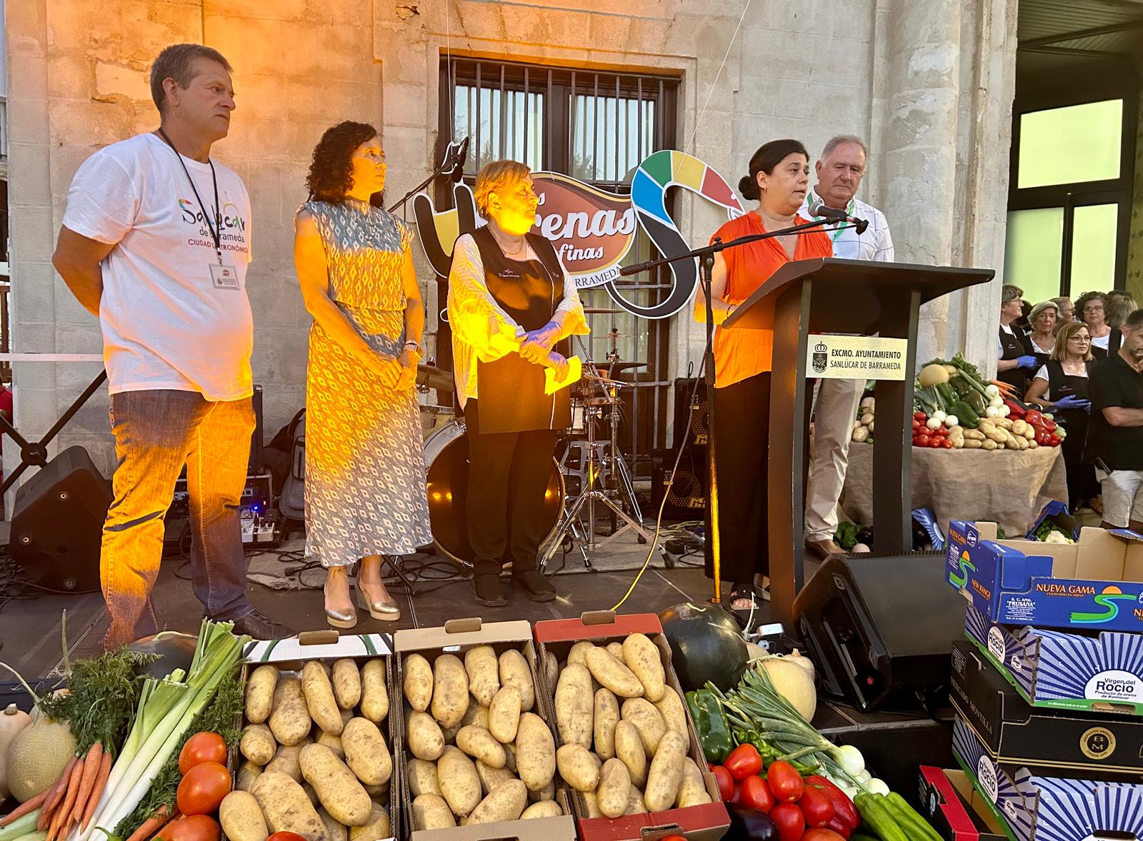 La alcaldesa de Sanlúcar, Carmen Álvarez, durante la presentación de Arenas Finas