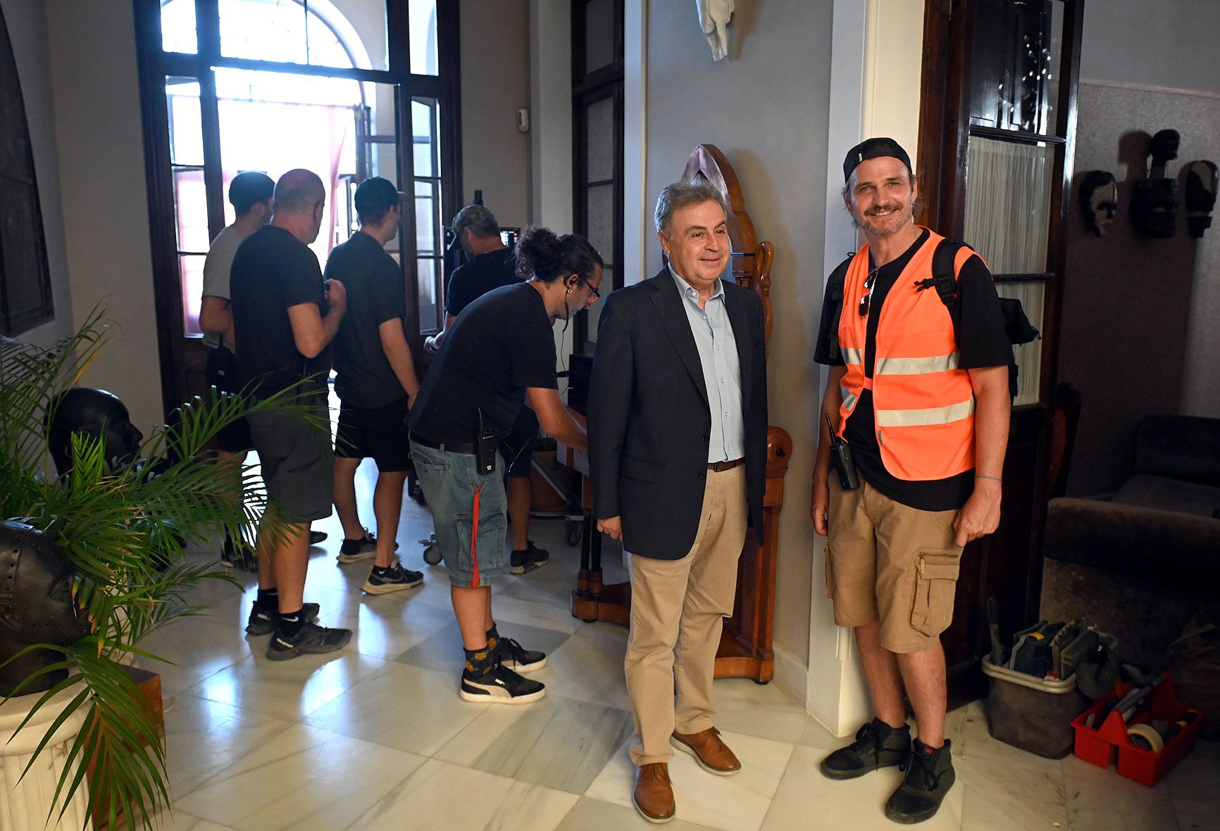 Antonio Real, con parte del equipo de rodaje.