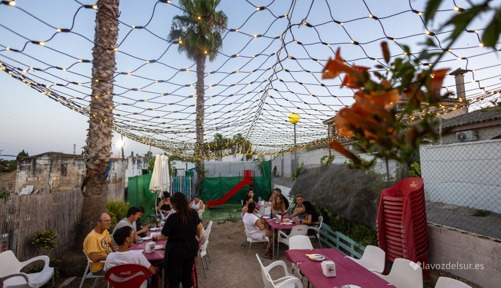 Interior del establecimiento con aires marineros.