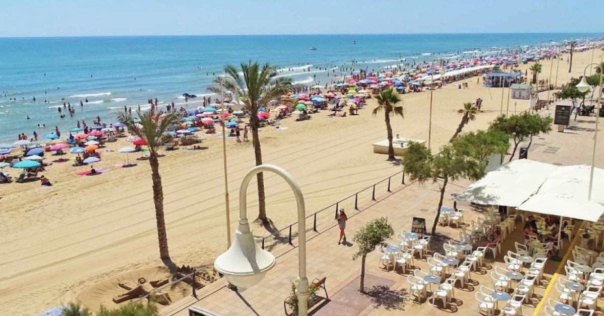 Imagen de una playa de Guardamar del Segura, en Alicante. Un matrimonio ha fallecido durante sus vacaciones.