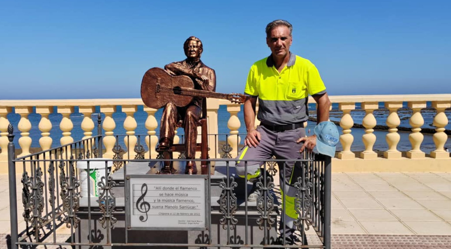 La reinauguración del monumento a Manolo Sanlúcar en Chipiona.