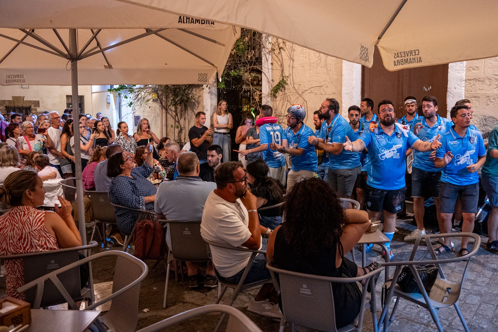 La noche de carnaval en el Pópulo, en imágenes.