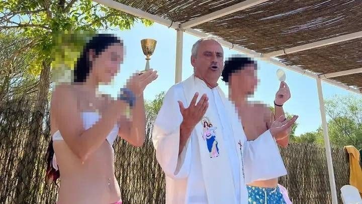 El obispado amonesta a un sacerdote de Jerez. La imagen de la polémica que se ha difundido en las redes. El obispado amonesta a un sacerdote de Jerez. La imagen de la polémica que se ha difundido en las redes.