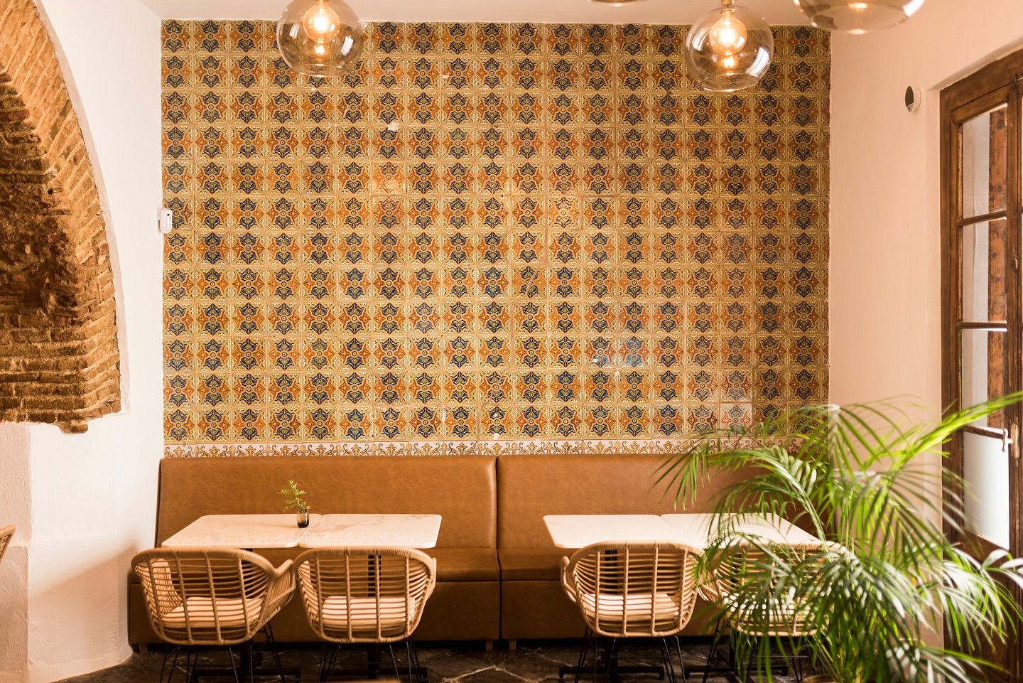 Detalle del interior de Atxa, en el centro de Tarifa, en una imagen publicada en sus redes sociales. Detalle del interior de Atxa, en el centro de Tarifa, en una imagen publicada en sus redes sociales.