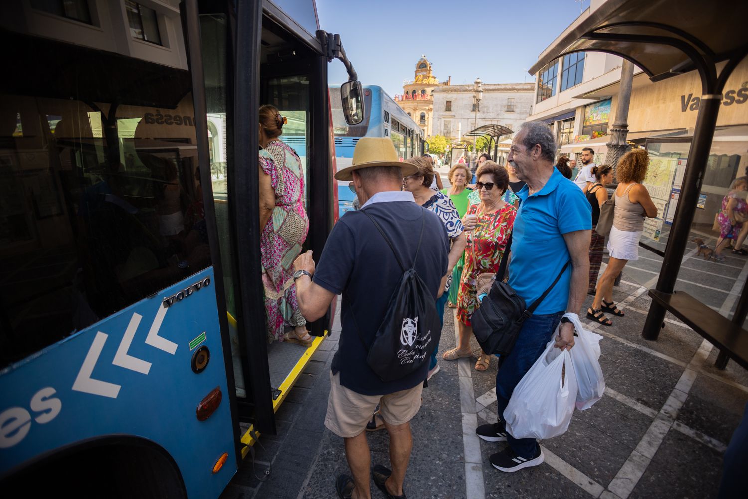 Usuarios de los autobuses en Jerez, en una imagen reciente.