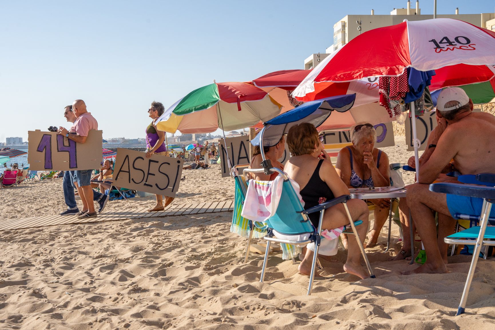 Marcha performance contra la violencia machista en Cádiz