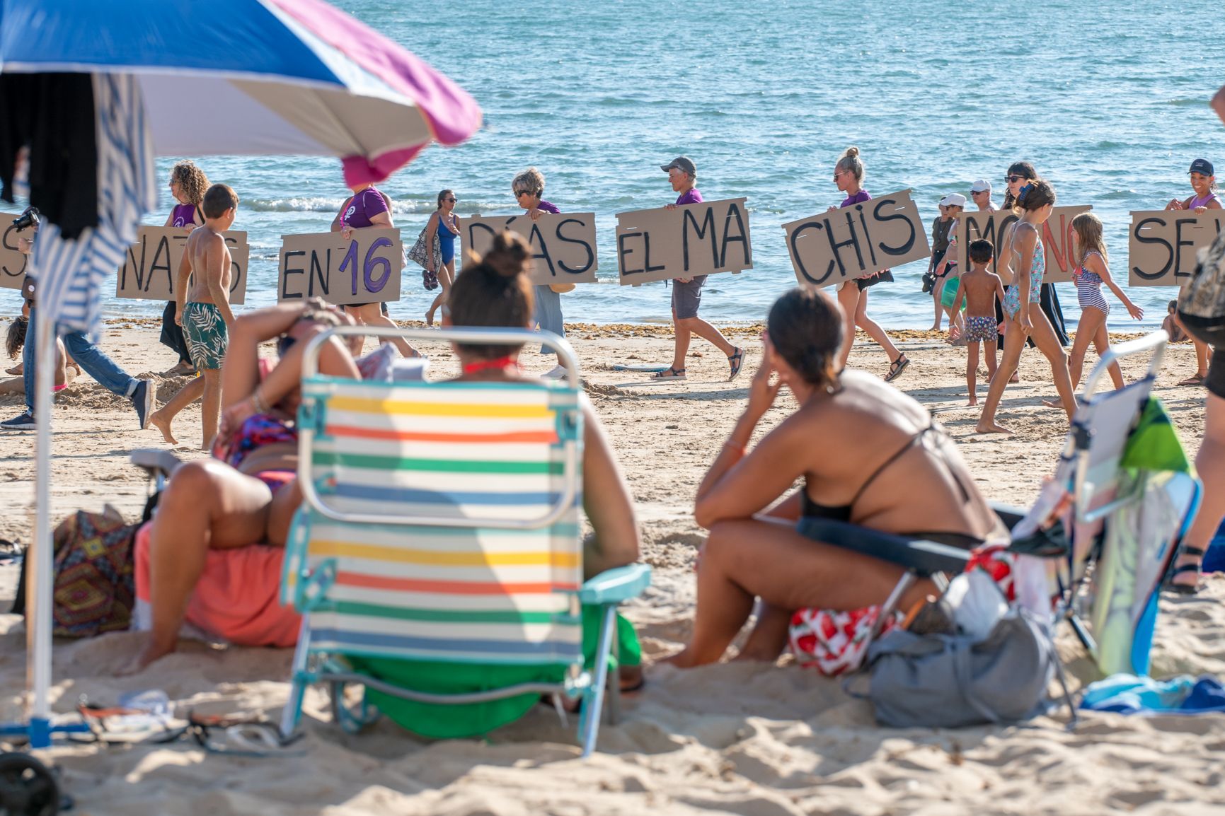 Marcha performance contra la violencia machista en Cádiz