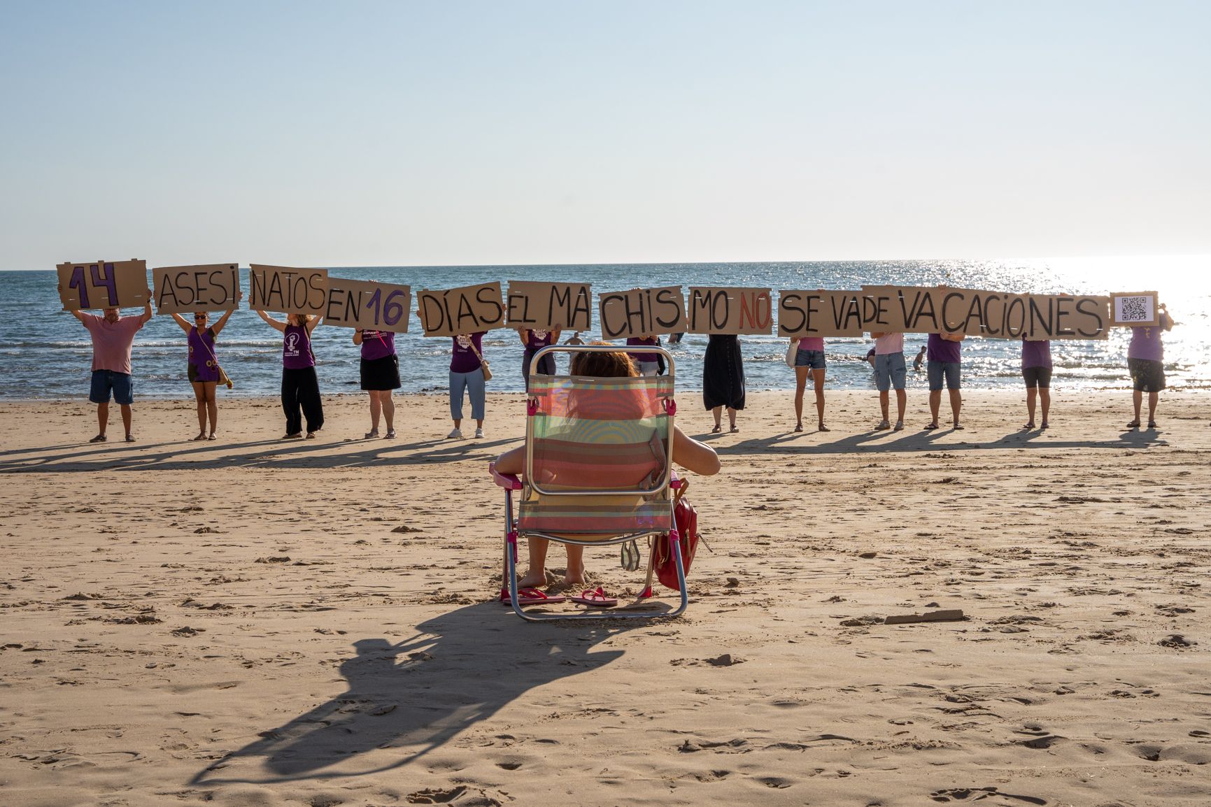 Marcha performance contra la violencia machista en Cádiz