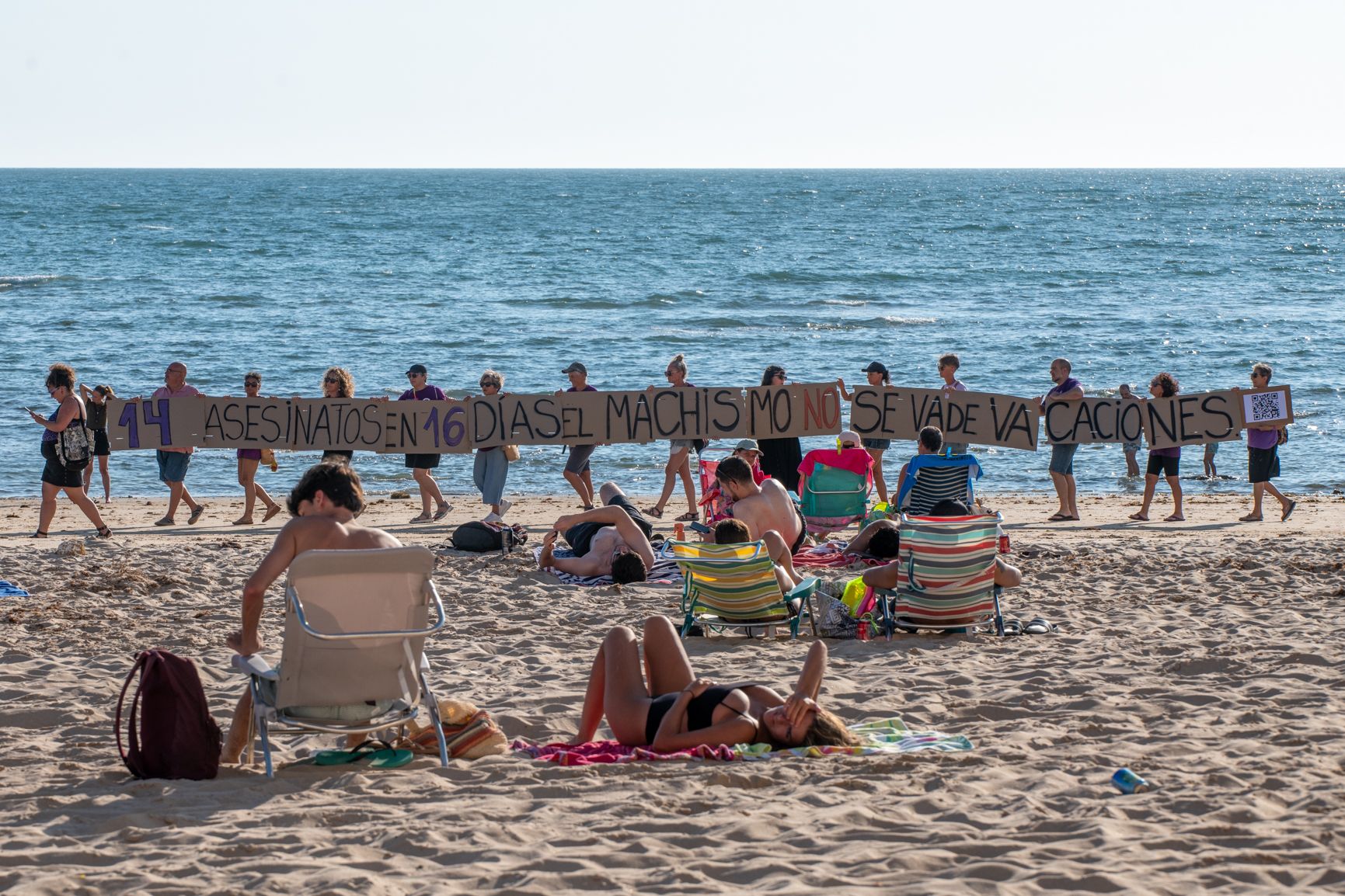 Marcha performance contra la violencia machista en Cádiz