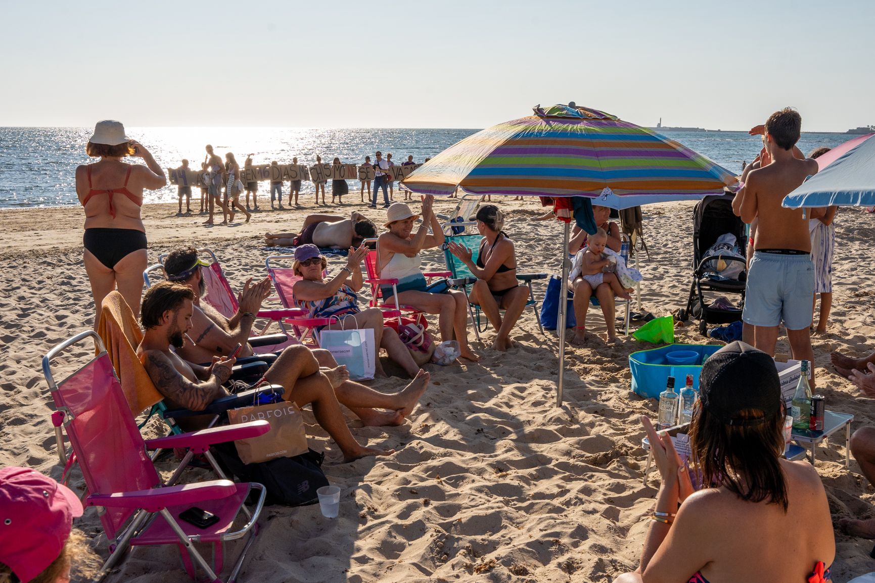 Marcha performance contra la violencia machista en Cádiz