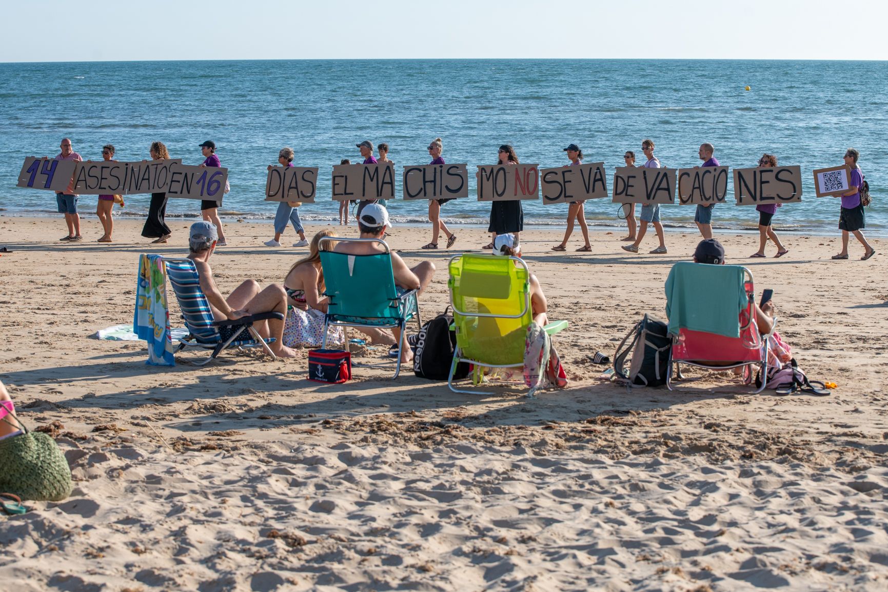 Marcha performance contra la violencia machista en Cádiz