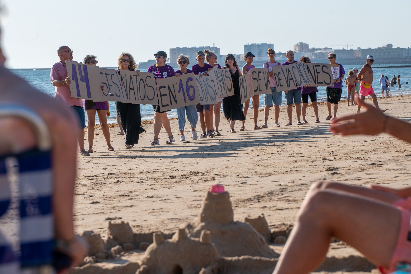 Marcha performance contra la violencia machista en Cádiz