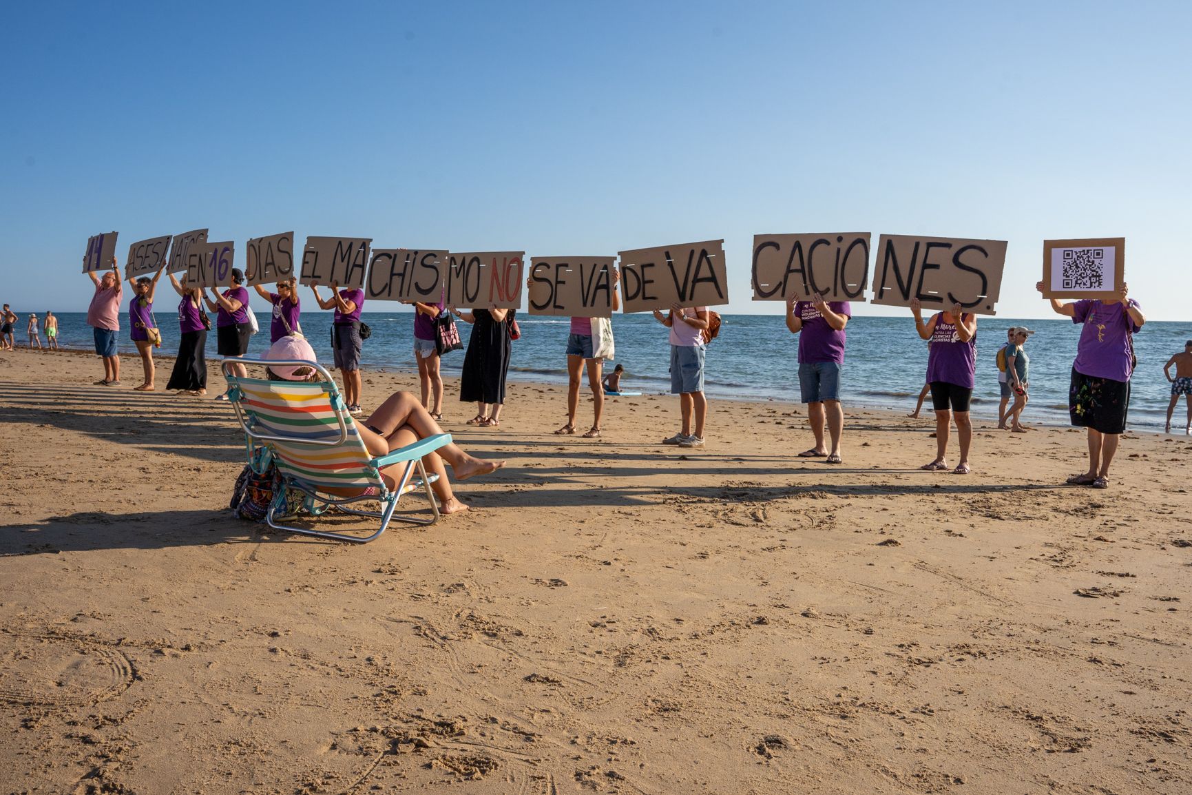 Marcha performance contra la violencia machista en Cádiz