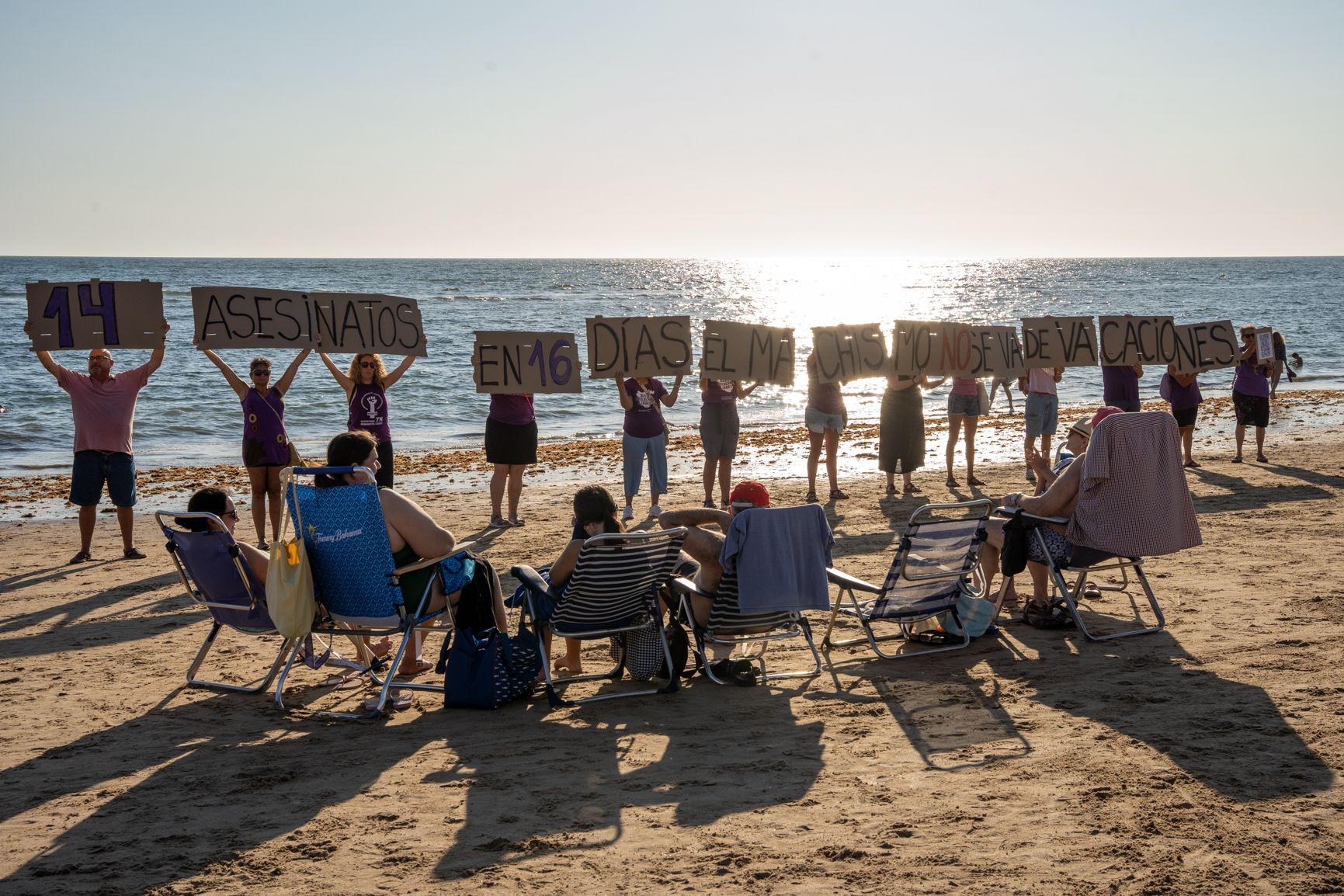 Marcha performance contra la violencia machista en Cádiz