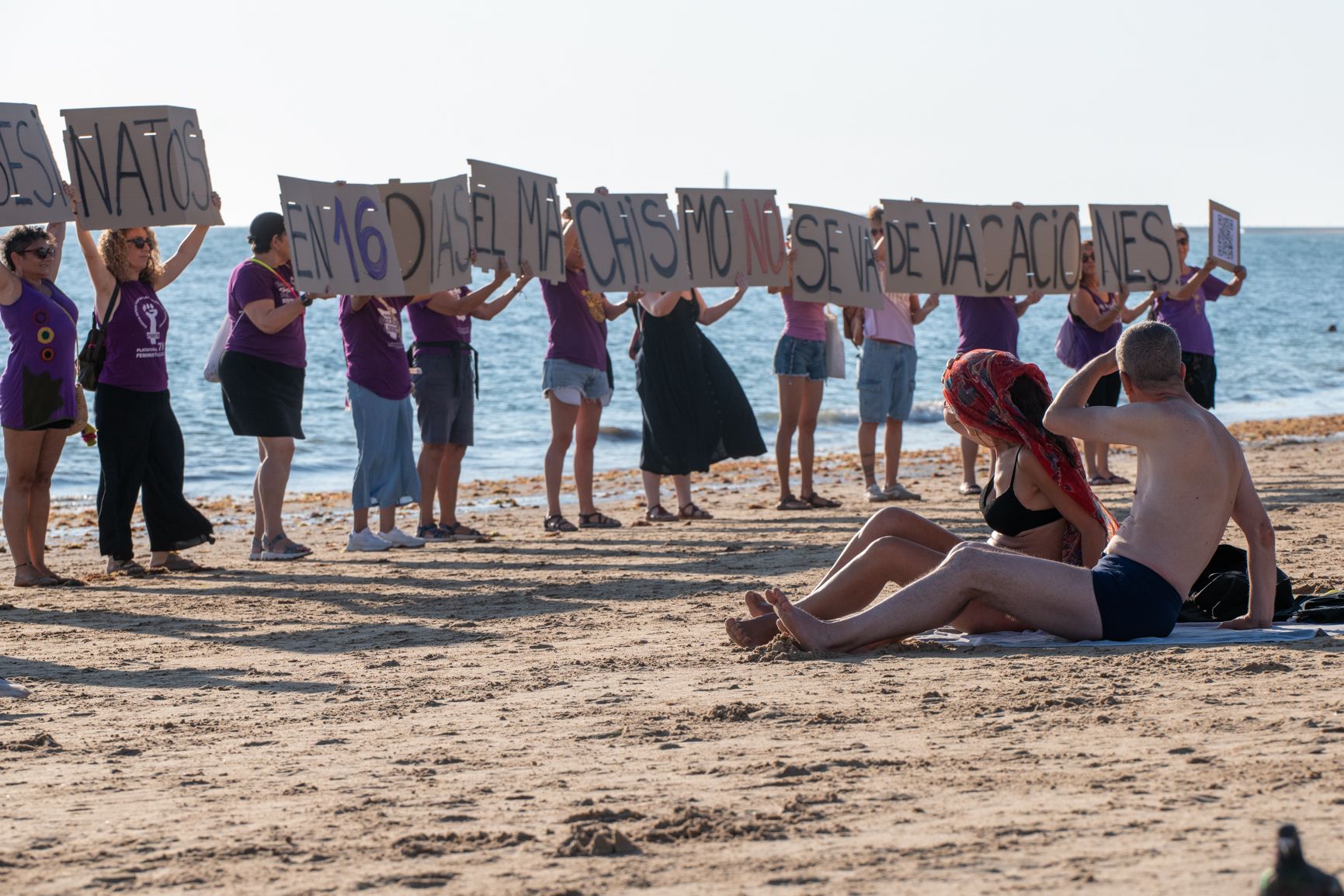 Marcha performance contra la violencia machista en Cádiz