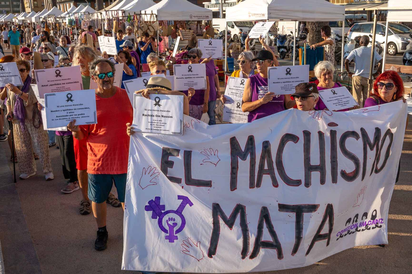 Marcha performance contra la violencia machista en Cádiz