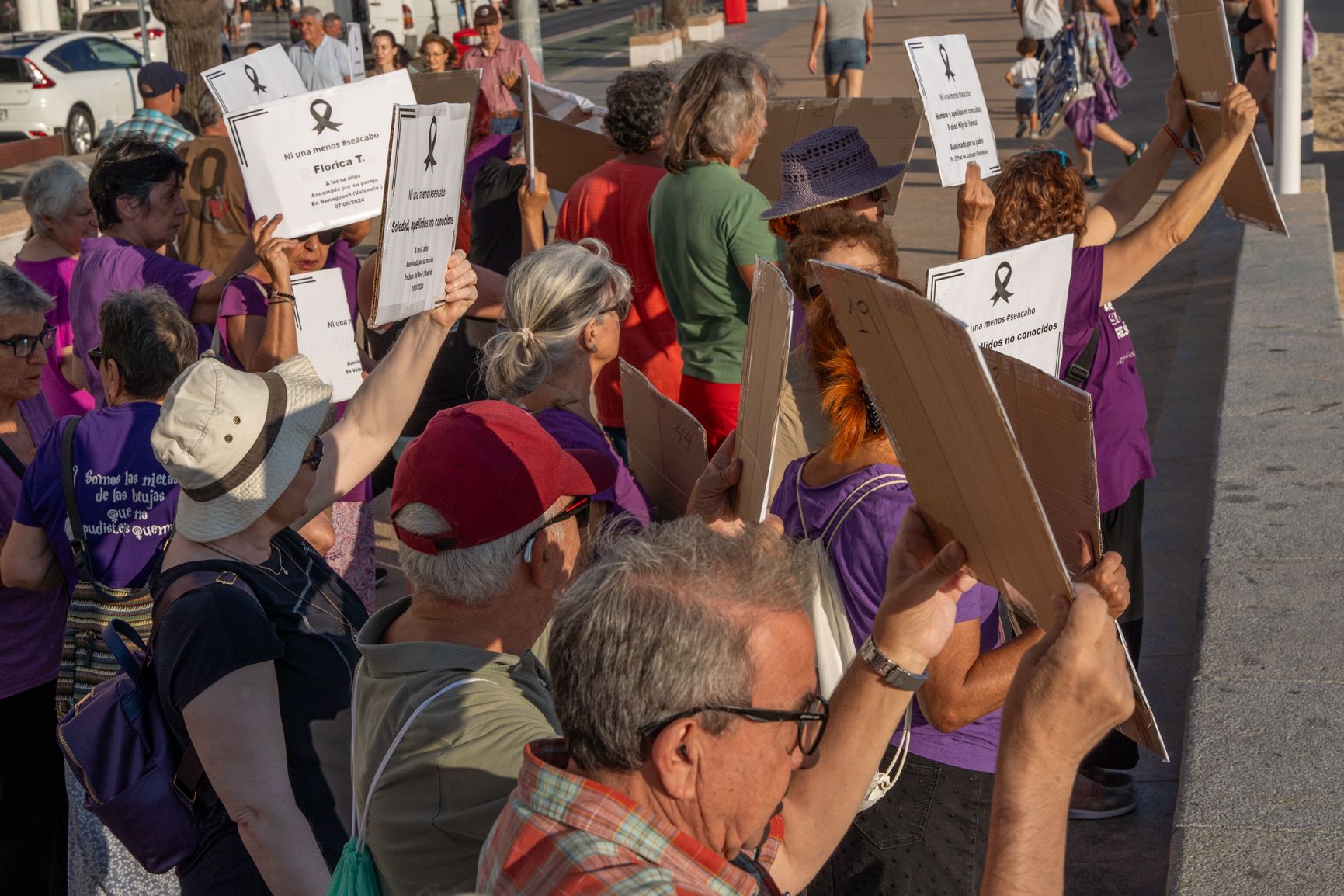 Marcha performance contra la violencia machista en Cádiz