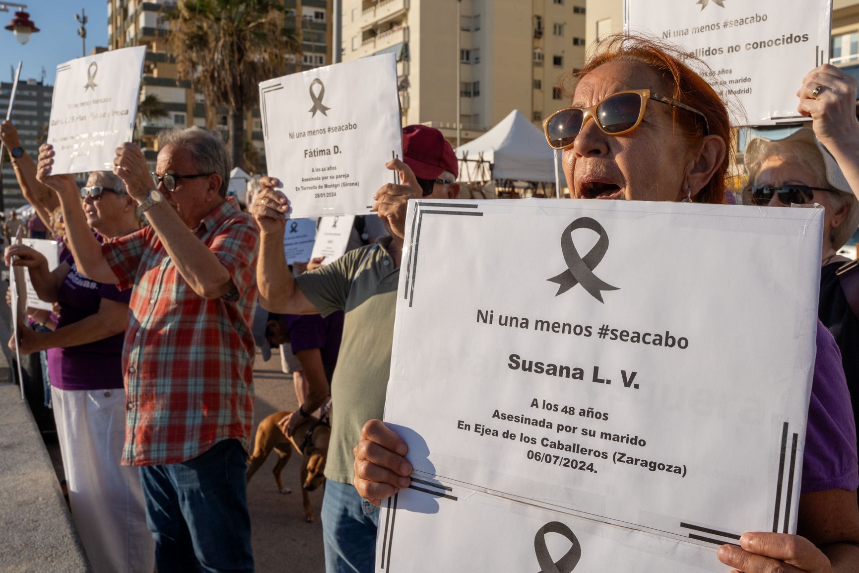 Marcha performance contra la violencia machista en Cádiz