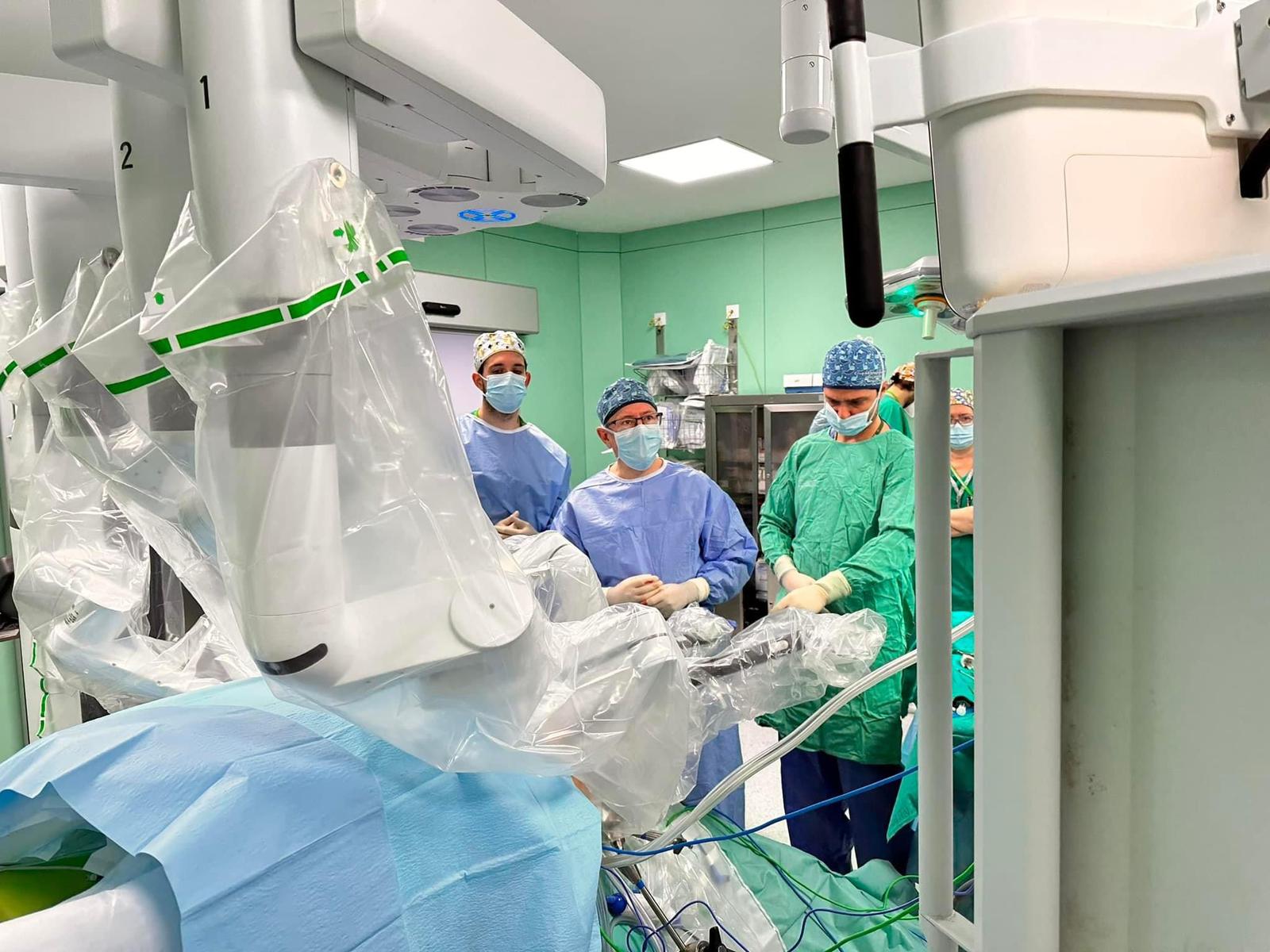 Una intervención quirúrgica con el sistema robótico 'Da Vinci'.