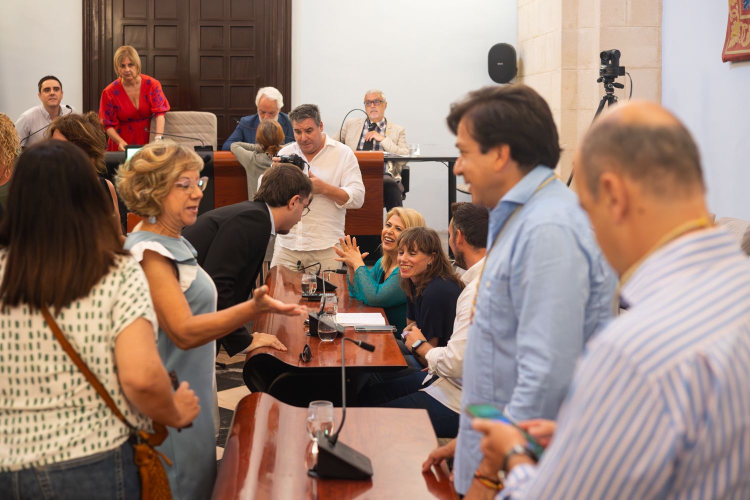 El pleno urgente de agosto en Jerez, en imágenes: el estreno de un nuevo edil socialista en una sesión muy 'económica'.