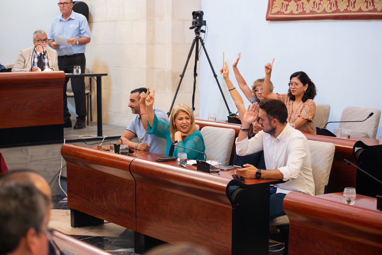 El pleno urgente de agosto en Jerez, en imágenes: el estreno de un nuevo edil socialista en una sesión muy 'económica'.