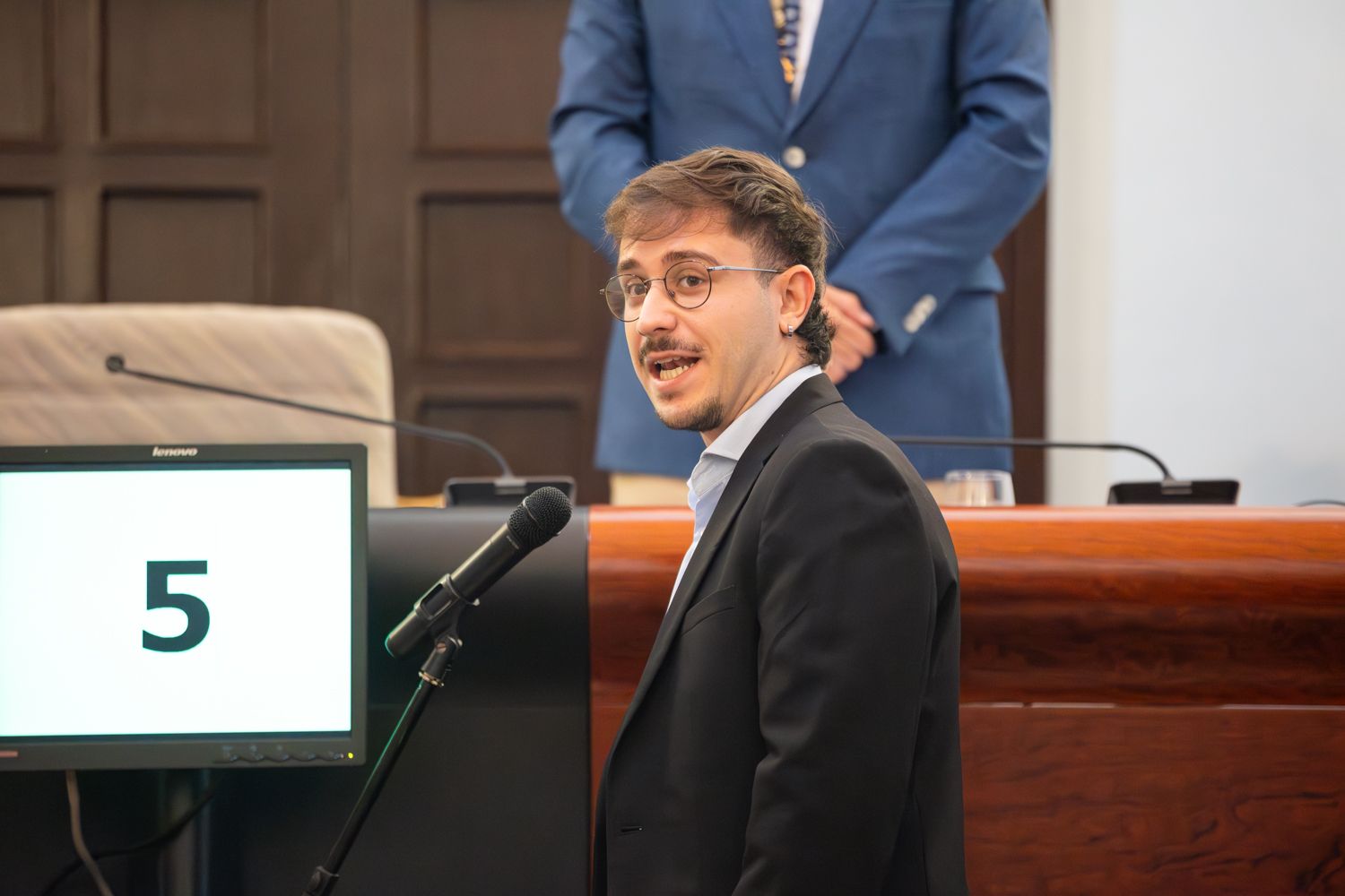 El pleno urgente de agosto en Jerez, en imágenes: el estreno de un nuevo edil socialista en una sesión muy 'económica'.