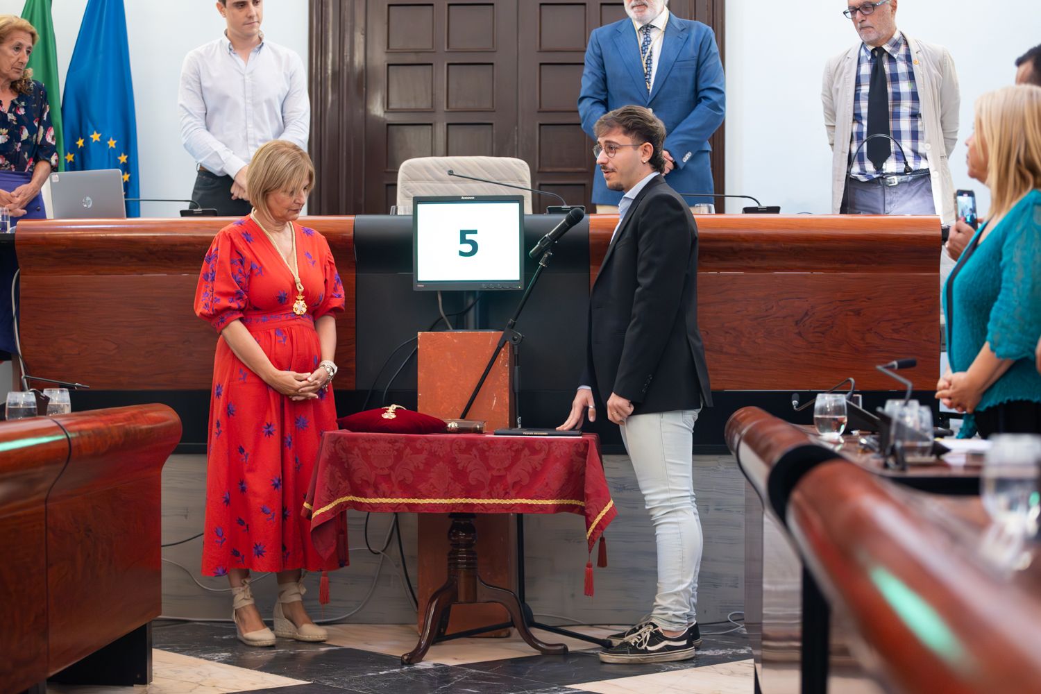 El pleno urgente de agosto en Jerez, en imágenes: el estreno de un nuevo edil socialista en una sesión muy 'económica'.