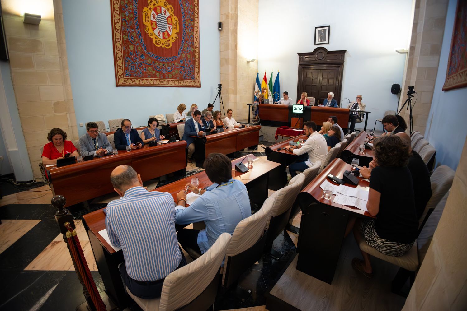 El pleno urgente de agosto en Jerez, en imágenes: el estreno de un nuevo edil socialista en una sesión muy 'económica'.