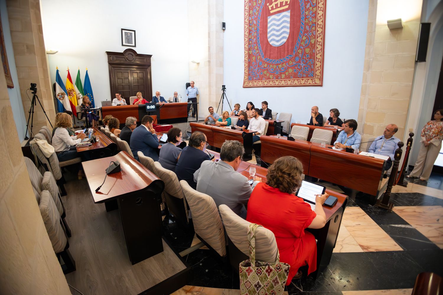 El pleno urgente de agosto en Jerez, en imágenes: el estreno de un nuevo edil socialista en una sesión muy 'económica'.