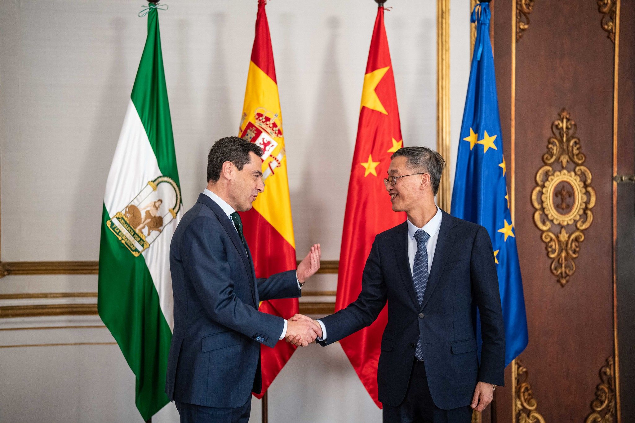 La recepción de Juanma Moreno el embajador de China en España, el pasado mayo en San Telmo.