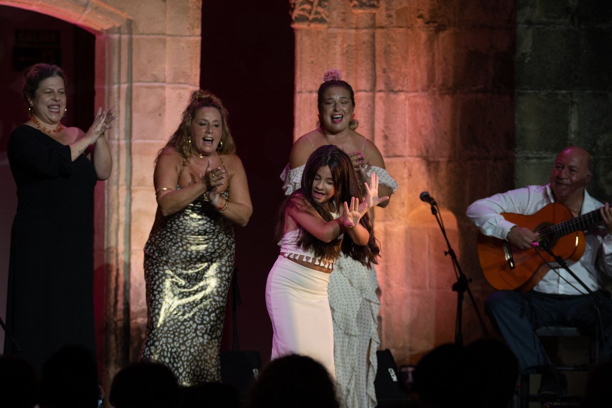 Triana Vargas junto a Pastora Galván y Rocío Jiménez Triana Vargas junto a Pastora Galván y Rocío Jiménez
