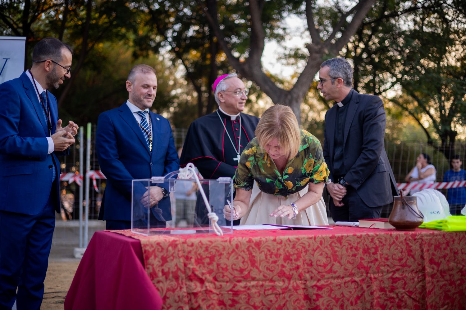 Colocación de la primera piedra de la casa de hermandad de Bondad y Misericordia