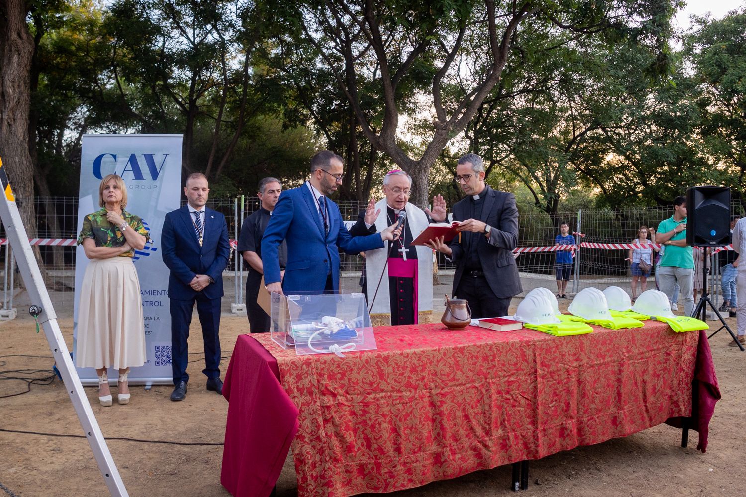 Colocación de la primera piedra de la casa de hermandad de Bondad y Misericordia