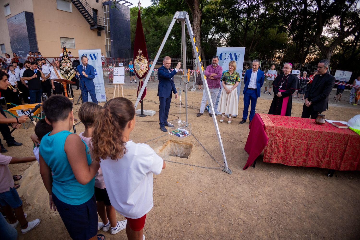 Colocación de la primera piedra de la casa de hermandad de Bondad y Misericordia
