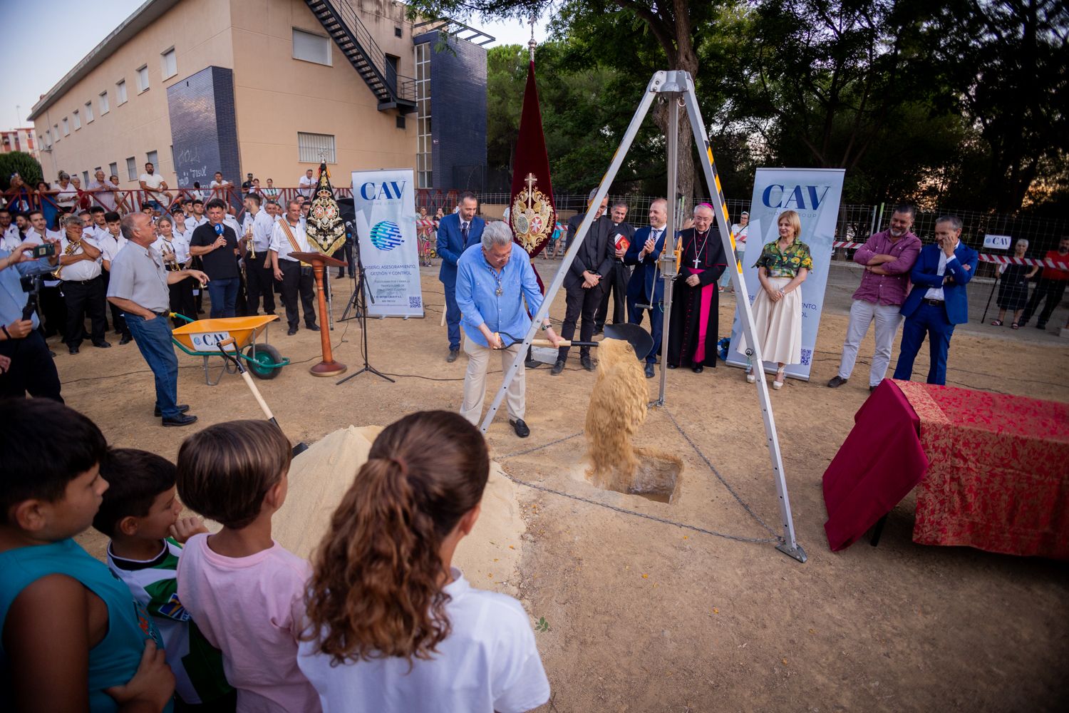 Colocación de la primera piedra de la casa de hermandad de Bondad y Misericordia