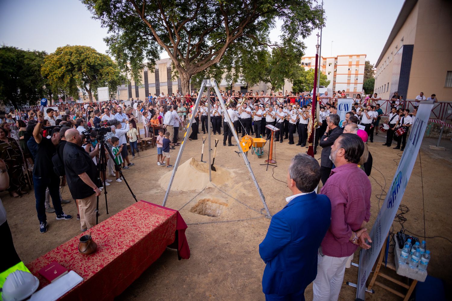 Colocación de la primera piedra de la casa de hermandad de Bondad y Misericordia