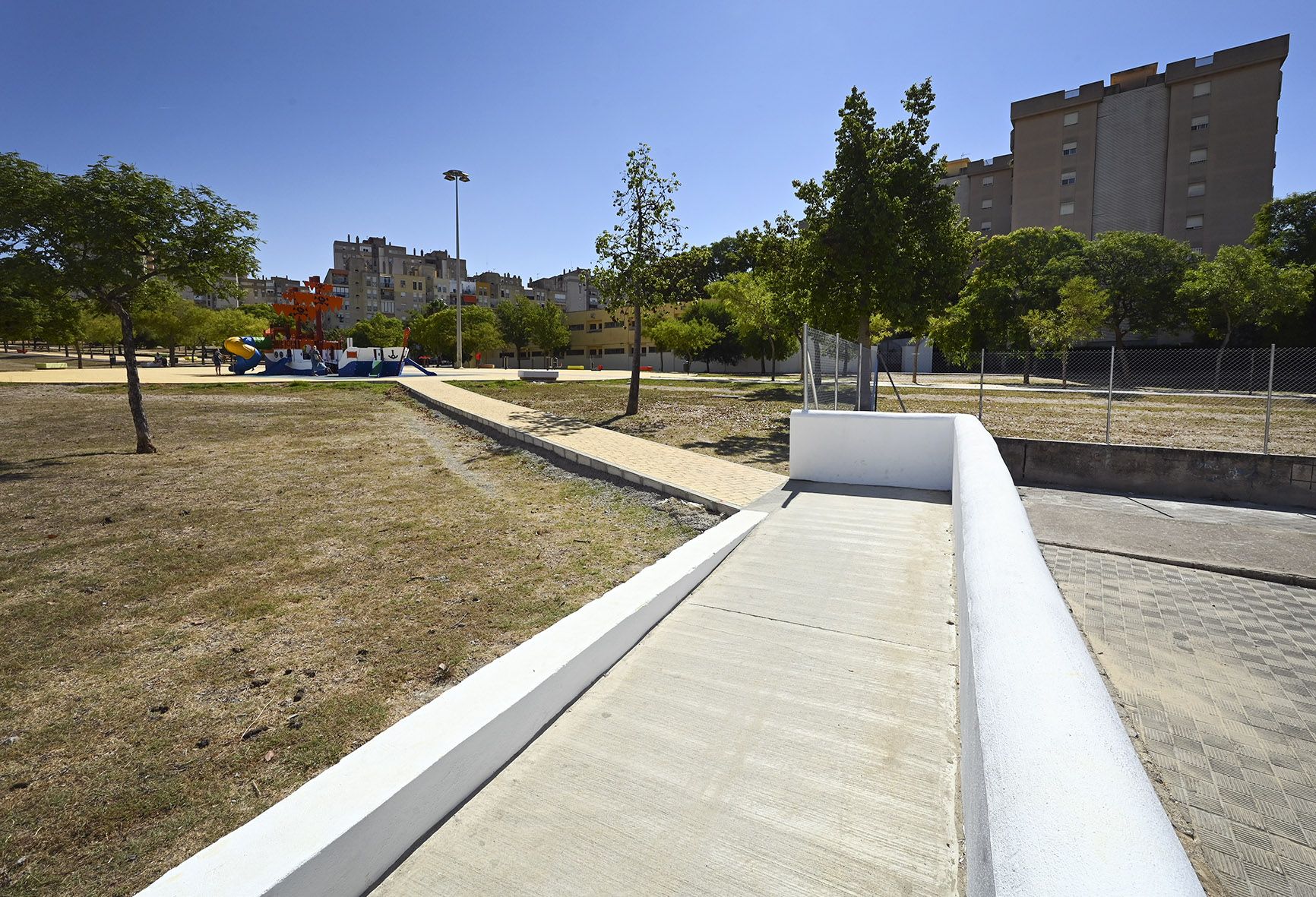 La pasarela que conectará Vallesequillo II con el futuro parque Sebastián Peña.