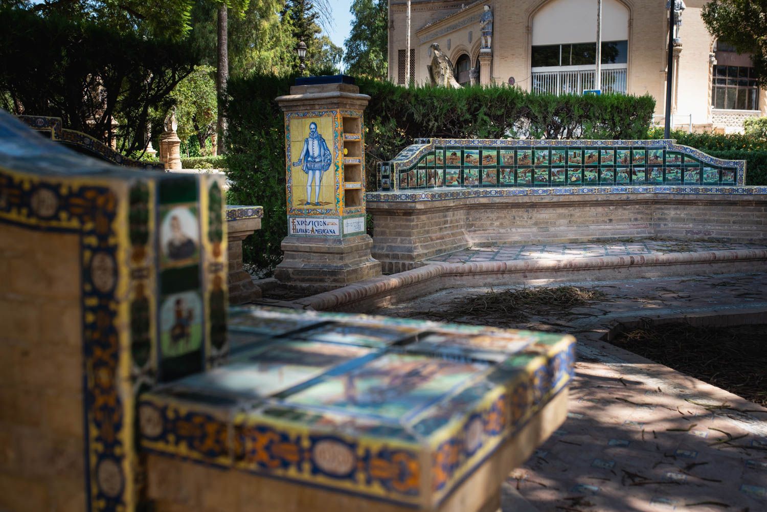 Detalles de la Glorieta de Cervantes del Parque María Luisa