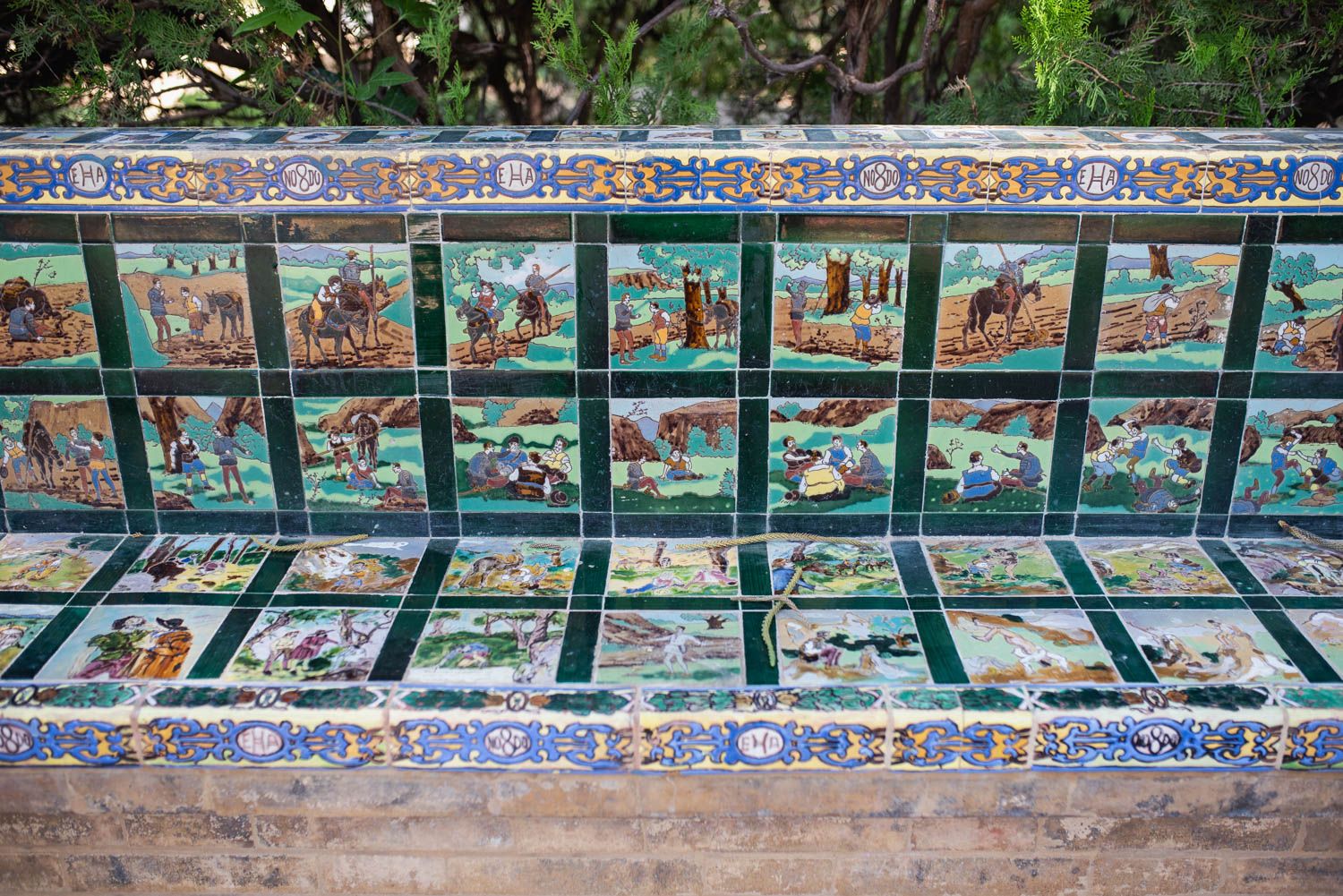 Detalles de la Glorieta de Cervantes del Parque María Luisa