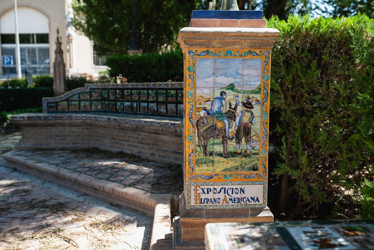 Detalles de la Glorieta de Cervantes del Parque María Luisa