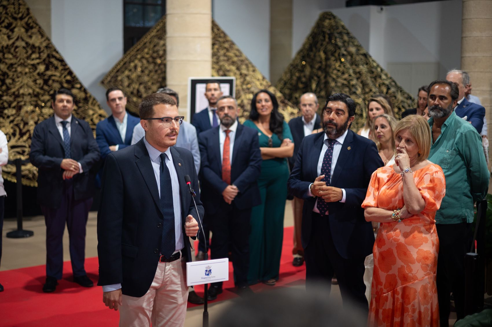 Así es la exposición 'Con Oro de Ofir' sobre mantos en Jerez.