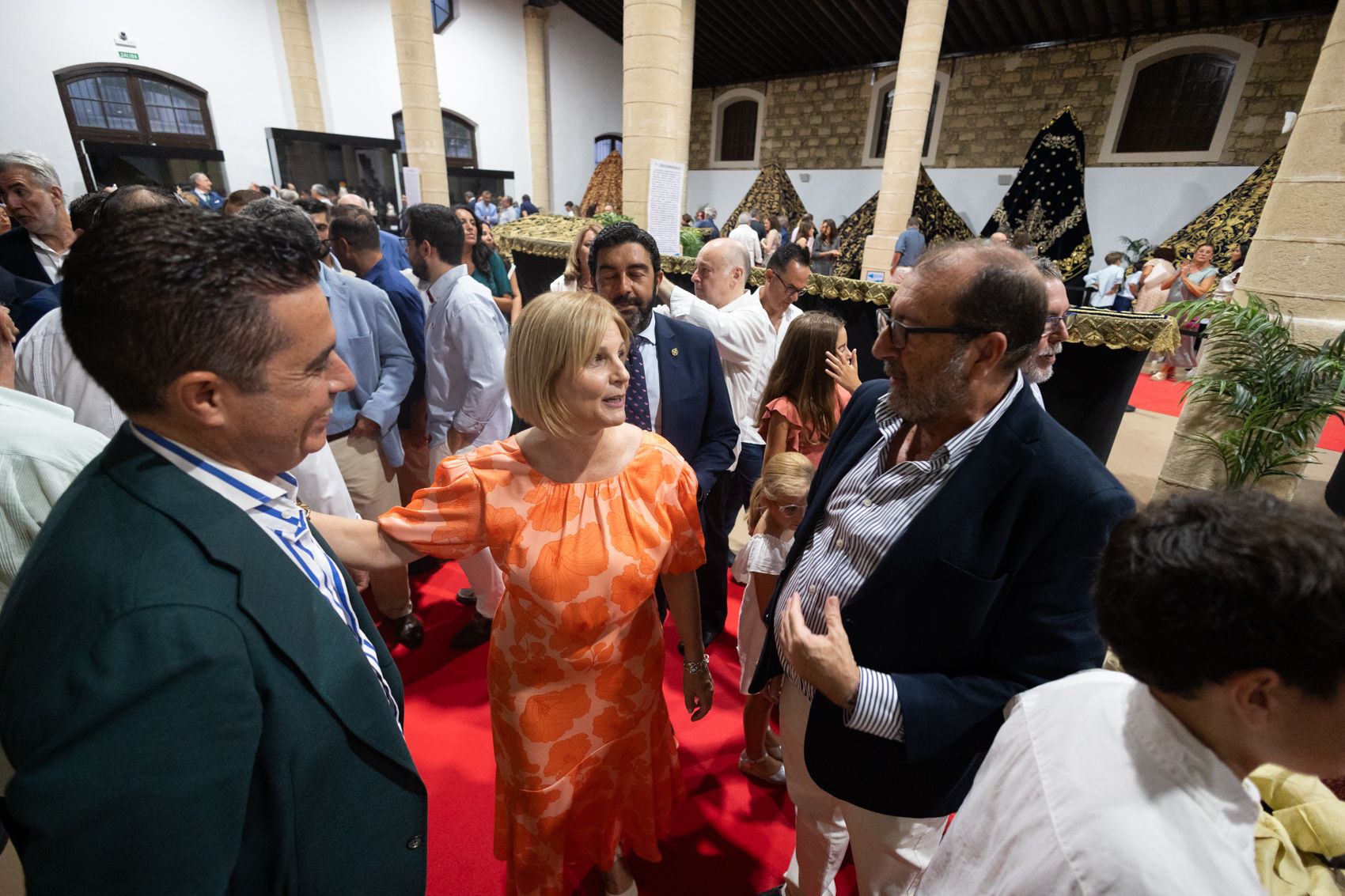 Así es la exposición 'Con Oro de Ofir' sobre mantos en Jerez.