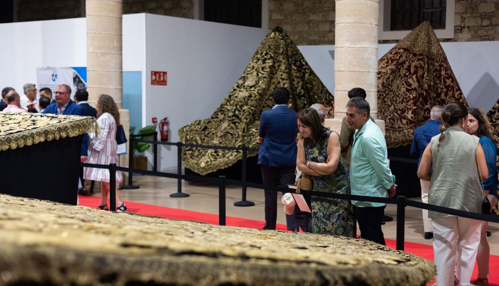 Exposición 'Con Oro de Ofir' el día de su inauguración. 